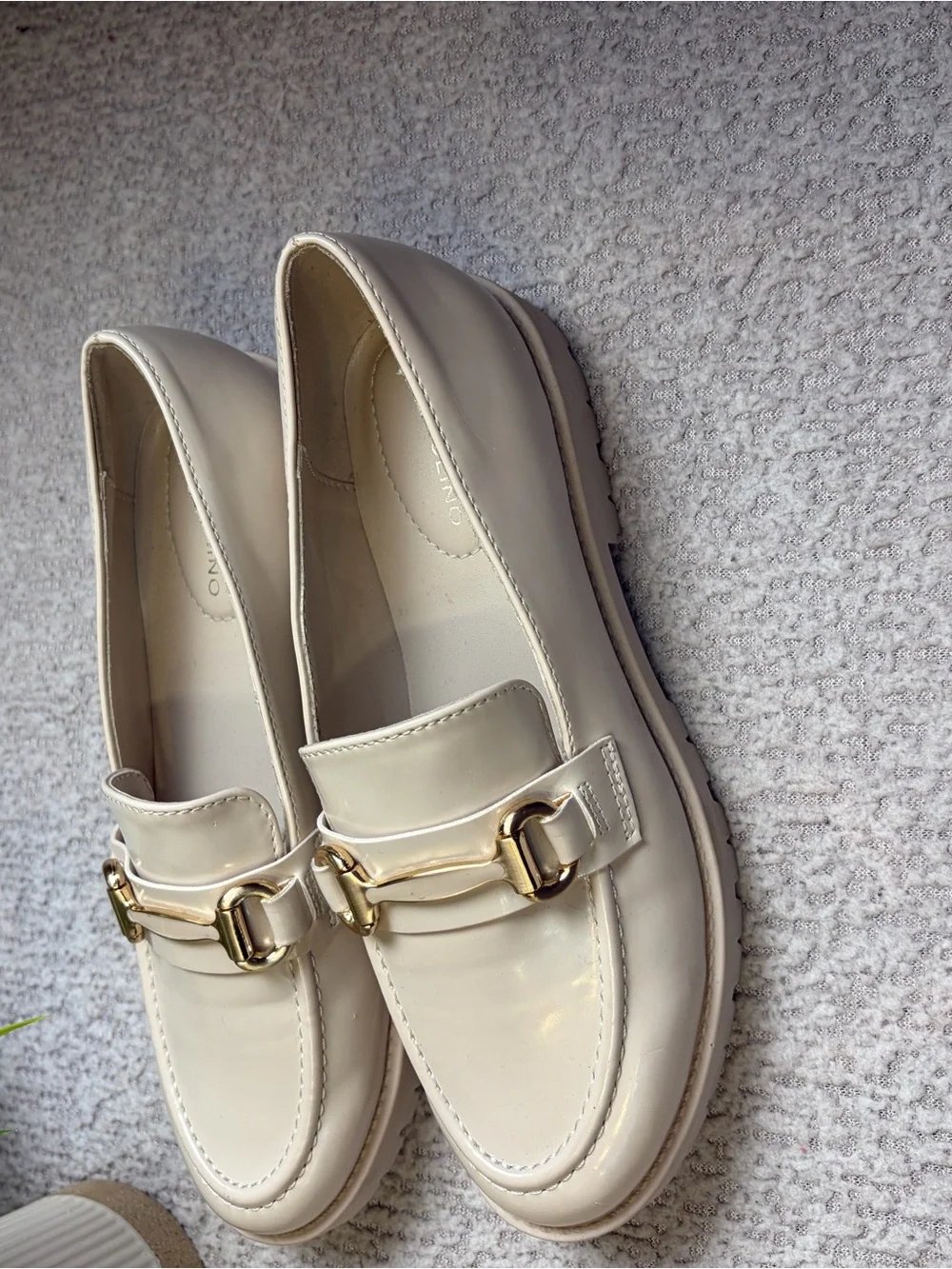 Bandolino Beige Patent Lug Sole Penny Loafers Gold Bit Size 6M